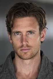 Tim Parrish dans le rôle de Asher James