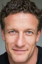 Mike Edward dans le rôle de Adam Harrison