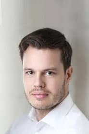 Adam Stafford dans le rôle de Marvin Weboy