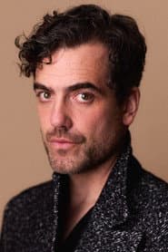 Daniel Ings dans le rôle de Servant