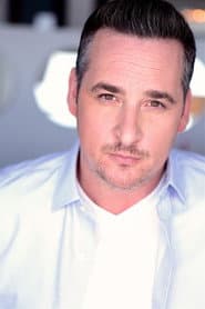 Joe Dain dans le rôle de Lloyd Barker
