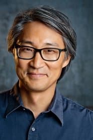 Keong Sim في دور Bruce Wong