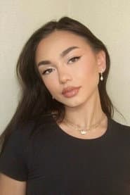 Devyn Nekoda في دور Anika Kayoko