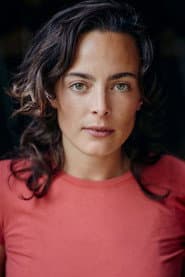 Pauline Fusban as Leni