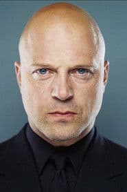 Michael Chiklis في دور Dr. Leslie Gordon