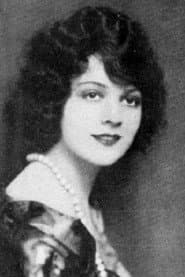 Corliss Palmer dans le rôle de Lisa Smith