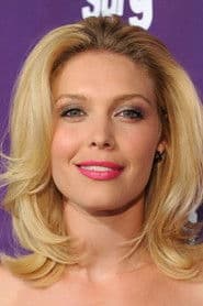 Alaina Huffman dans le rôle de Terry Weiss