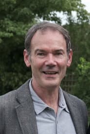 Adam Barnett dans le rôle de Doctor