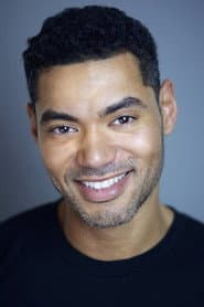Adam Lindo dans le rôle de Bones Referee