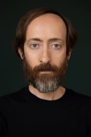 Dinarte de Freitas dans le rôle de Man in Crowd 2