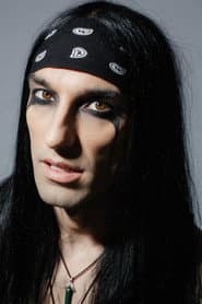Christian 'CC' Coma dans le rôle de The Destroyer
