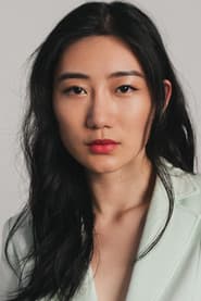 Cynthia Zhou dans le rôle de Shanghai Announcer