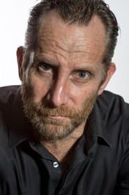 Gareth Lawrence dans le rôle de Michael