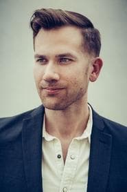 Aaron Moorhead dans le rôle de Aaron Smith
