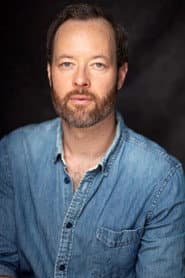 Gareth Davies في دور Journalist 1