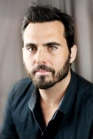 Jay Gallagher dans le rôle de Barry