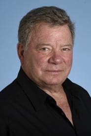 William Shatner dans le rôle de Harvey Dent / Two-Face (voice)