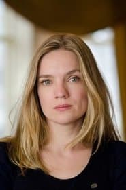 Anniek Pheifer في دور Dien / Wife of Hay / Wife of Buckrider