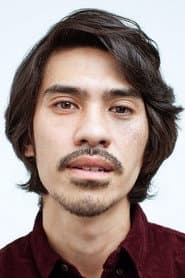 Iedil Putra dans le rôle de Engku Mukhriz
