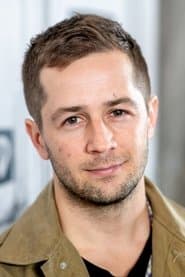 Michael Angarano as Dustin