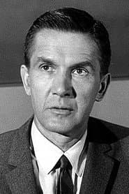 Lin McCarthy في دور Capt. Anderson
