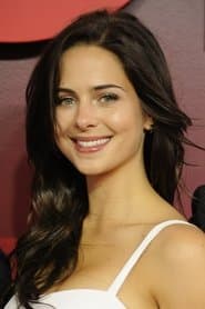 Holly Deveaux في دور Maggie