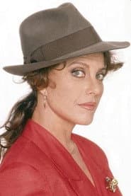 Simona Marchini في دور The aunt