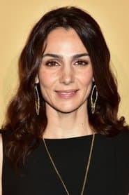 Annie Parisse في دور Stephanie Grazer