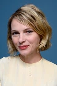 Amy Seimetz في دور Lynn