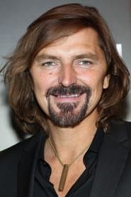 Robin Atkin Downes dans le rôle de Ack (voice)