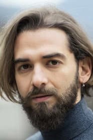 Claudio Pellerito dans le rôle de Mario (15 Years Later)