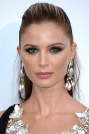 Georgina Chapman في دور Carly