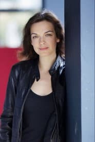 Flora Brunier dans le rôle de Narrator (voice over)
