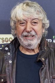 Ricardo Arroyo dans le rôle de Father