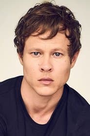 Guy Wilson dans le rôle de Daniel
