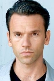 Ward Roberts dans le rôle de Justin