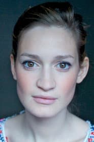 Eléonore Gurrey dans le rôle de OFPRA employee
