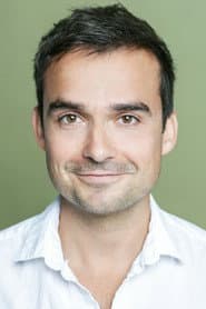 Thomas Michael في دور Archie Fenton