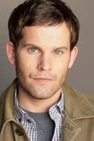 David Weidoff dans le rôle de Alistair
