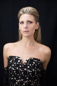 Michelle Lang dans le rôle de Linda Lee