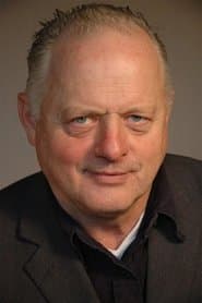 Robert Pugh في دور Skynner