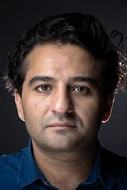 Nader Khademi dans le rôle de Gustav Vigeland