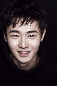 Shin Won-ho في دور Tae-kyu