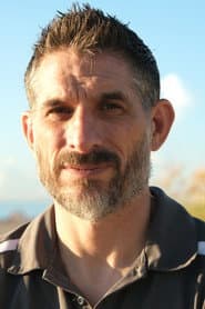 Yannis Papastamatiou في دور Self - Docteur en biologie marine, plongeur (USA)