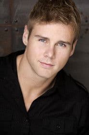 أرون هيل في دور Tommy Owens