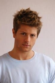 Gregory Annoni dans le rôle de Cédric