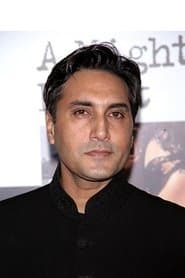 Adnan Siddiqui dans le rôle de Anand