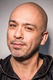 Jo Koy dans le rôle de Joe Valencia