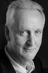Hugh Fraser في دور General DeCoppet