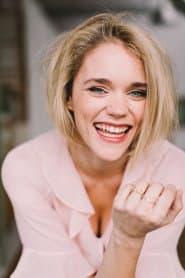 Sarah Elena Koch dans le rôle de Apostle